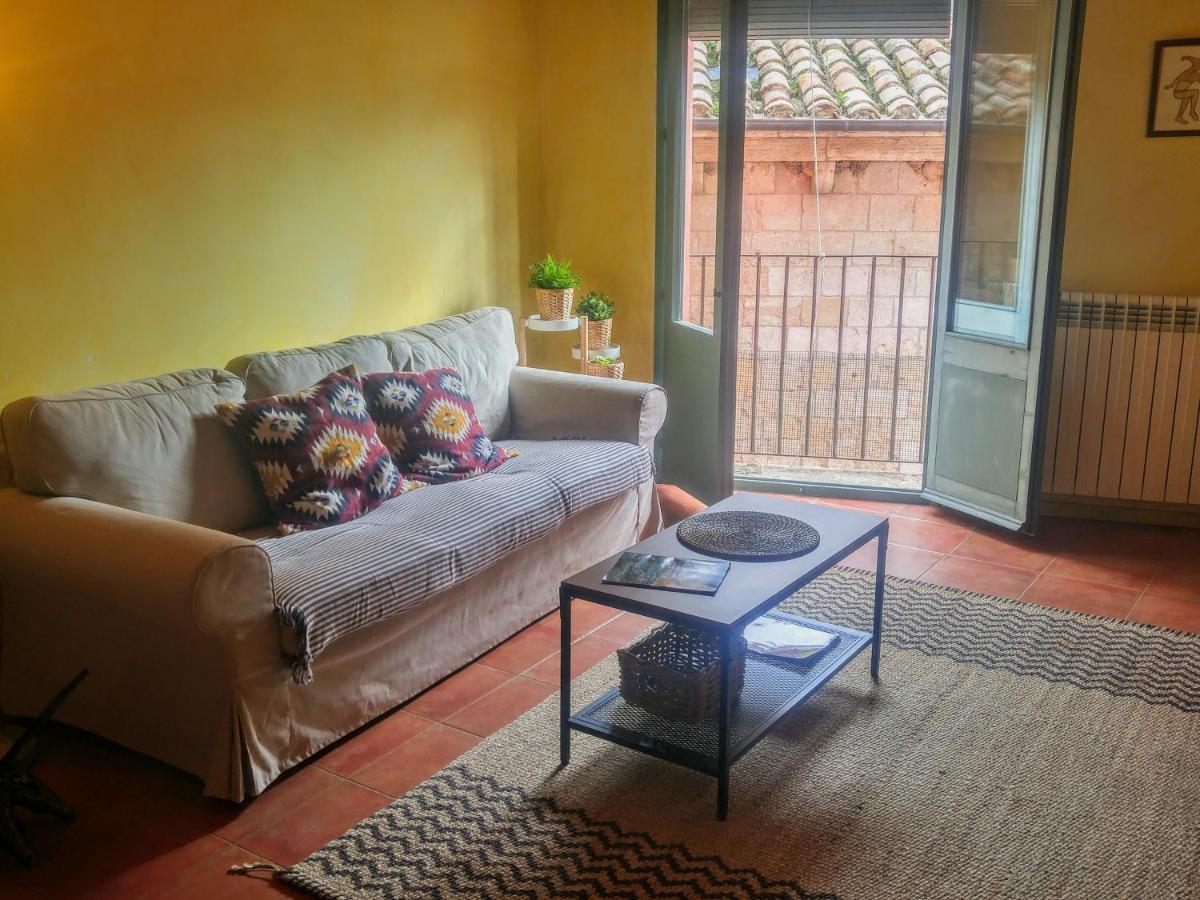 Apartamentos Saltarel·lo Besalu Bagian luar foto
