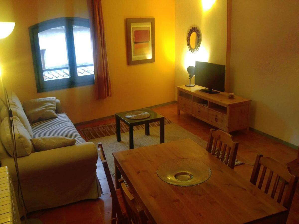 Apartamentos Saltarel·lo Besalu Bagian luar foto